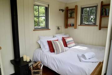 Static Caravan for 2 People in Funtington, West Sussex, Photo 2