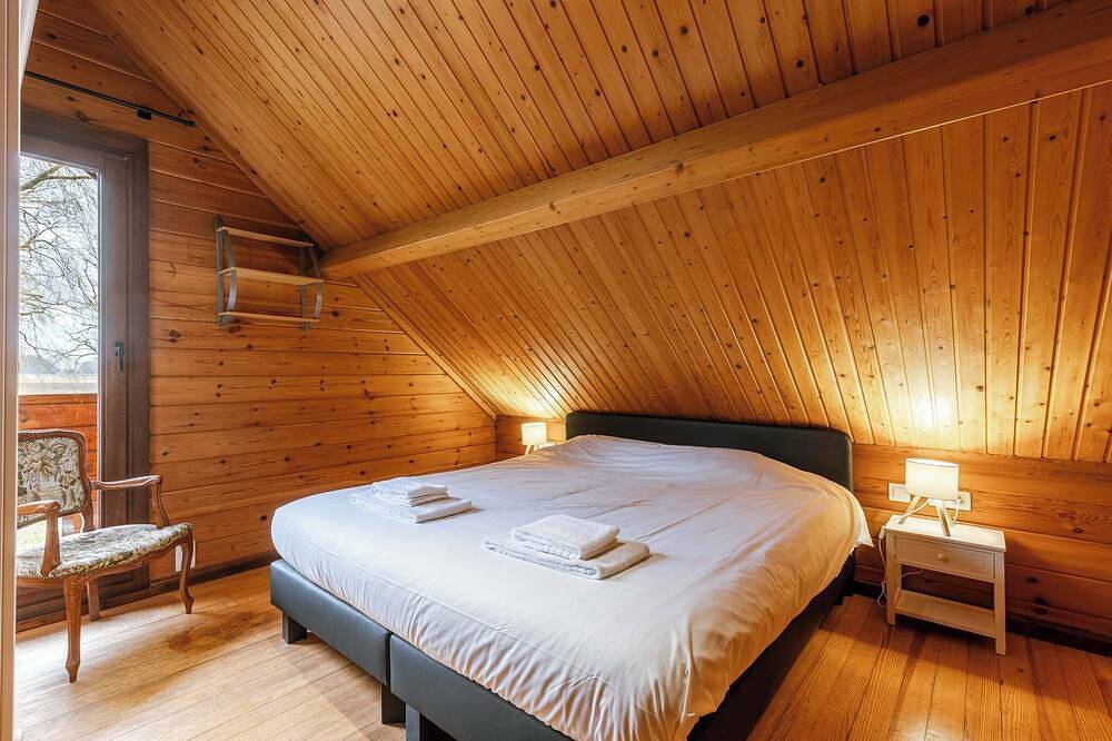 Anna-Helena · Forest Chalet Between Ghent & Bruges in Knesselare, Ostflandern