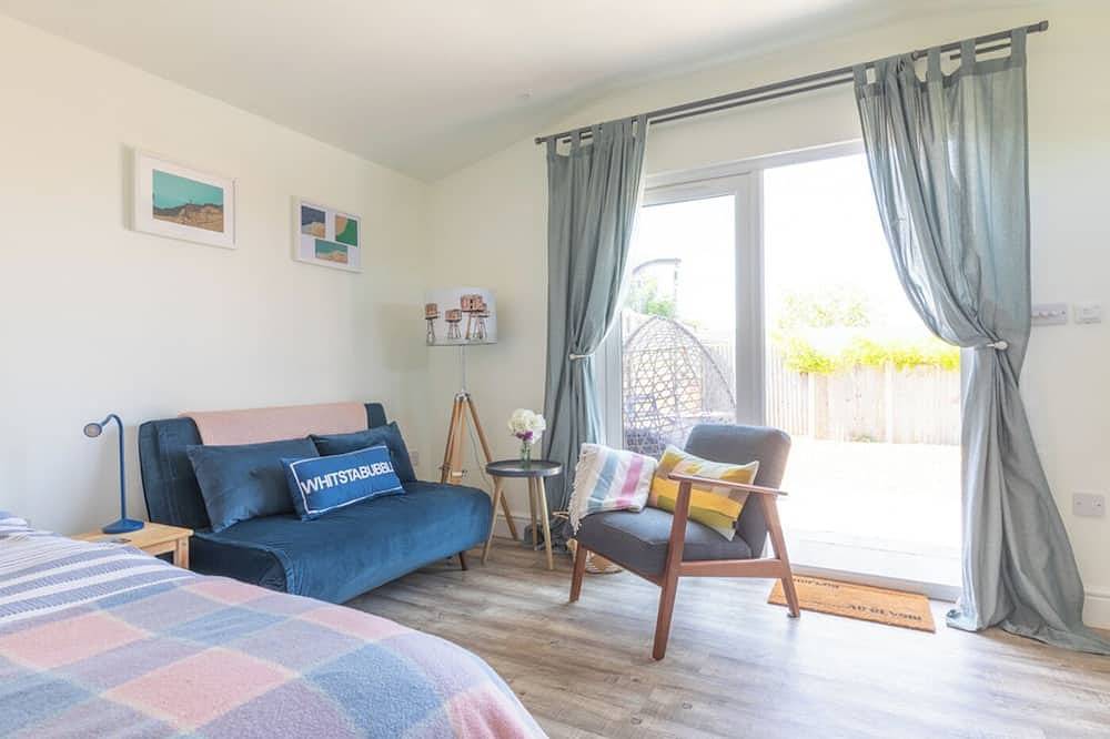 Pear Tree Cabin provides a wonderful base for exploring Whitstable and the surrounding area, celebrating special occasions, or visiting friends and family. Enjoy the local cusine and stroll back to your comfy cabin to watch the sunset. in Whitstable, Kent