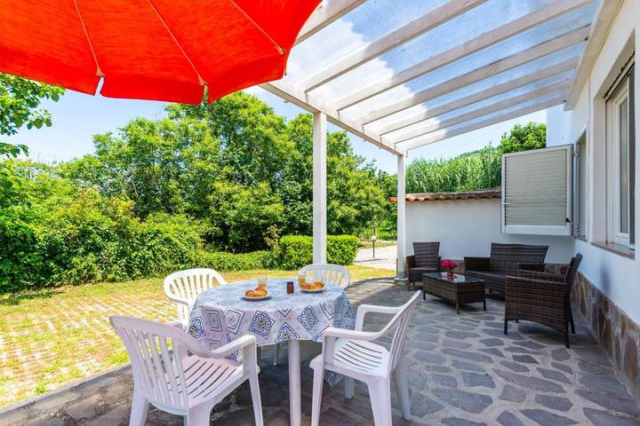 Apartamento de vacaciones para 6 personas, con vistas además de jardín y piscina, Familias con niños - 1