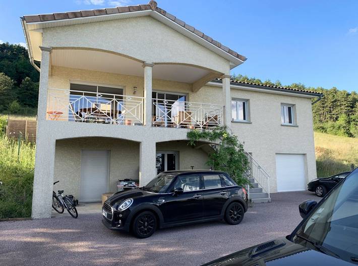 Gîte pour 15 personnes, avec terrasse ainsi que jardin et piscine à La Roche-Vineuse - 2