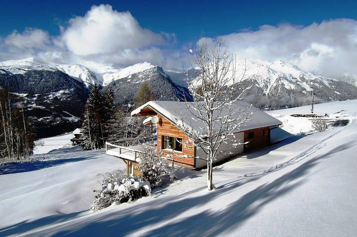 Chalet pour 16 personnes, avec balcon ainsi que jardin et sauna