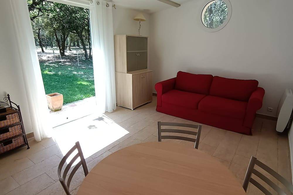 Entire apartment, La Chenaie in Mazan, Parc naturel régional du Mont-Ventoux