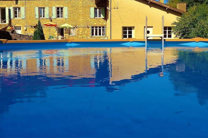 Location de vacances pour 12 personnes, avec Jardin à Saint-Cernin-de-l'Herm