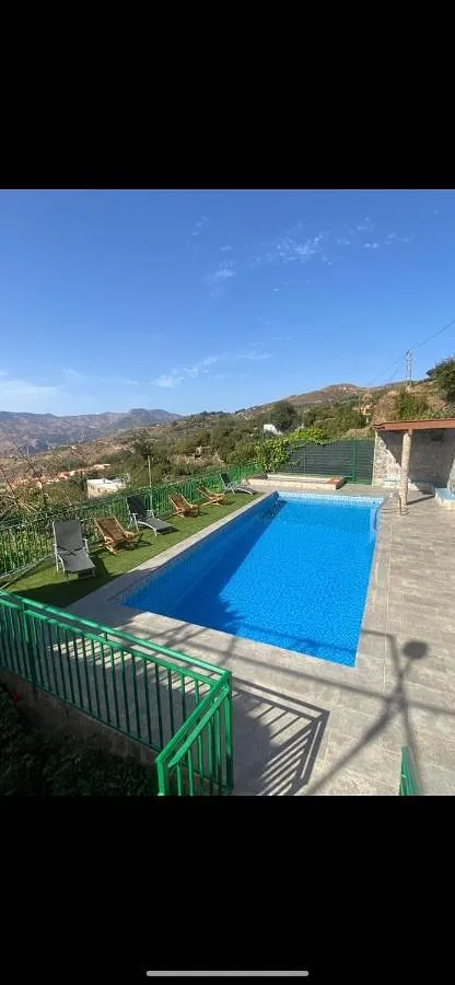 Casa de vacaciones para 12 personas, con jardín y piscina además de vistas y piscina para niños - 1