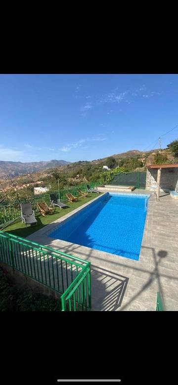 Location de vacances pour 12 personnes, avec jardin et piscine ainsi que vue et bassin pour enfant à Lanjarón