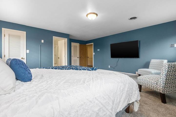 Vacation rental for 14 people, with yard and hot tub in Green Bay