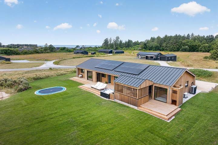 Villa for 14 personer, med Balkon/Terrasse og Terrasse såvel som Pool og Sauna i Skallerup Klit