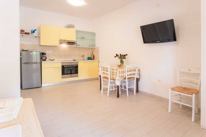 Ganzes Studio, Studiowohnung Iva mit Terrasse in Krk Stadt, Krk