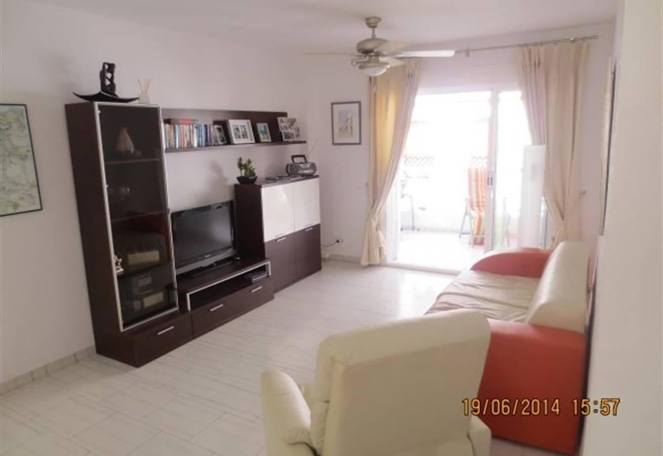 Entire apartment, 'Carabeillo' Apartment Near Beach with Sea View, Shared Pool & Garden in Playa Carabeo, Nerja