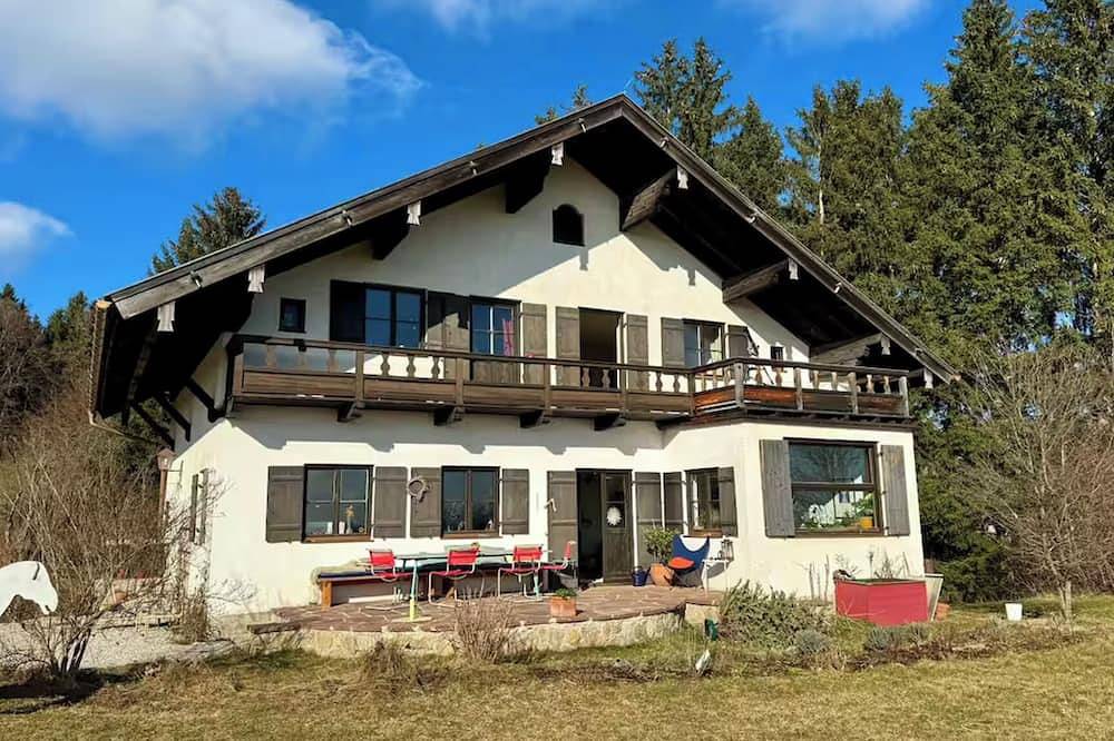 Landhaus am Waldrand /Seenähe in Icking, Starnberger See