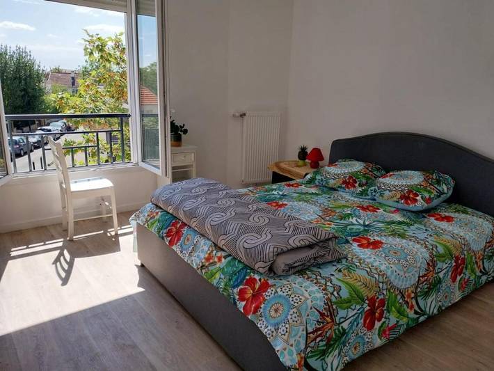 Location de vacances pour 4 personnes, avec Balcon et Jacuzzi ainsi que Terrasse et Vue à Sartrouville