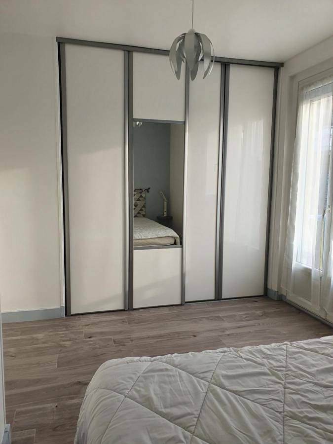 Appartement entier, One-Bedroom Apartment in Saint-Valery-en-Caux, Région de Dieppe