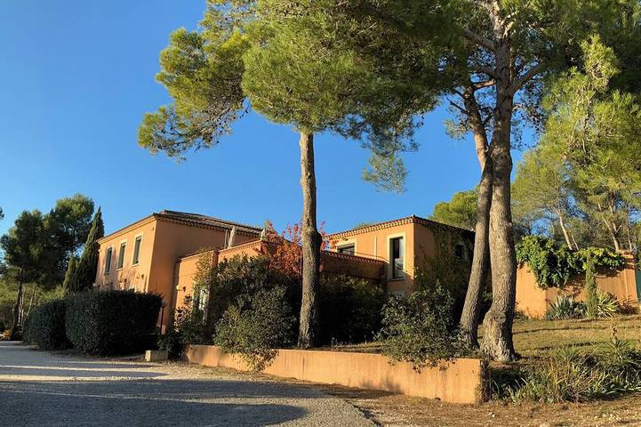 Appartement de vacances pour 4 personnes, avec jardin ainsi que piscine et balcon