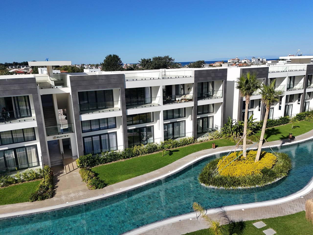 Estudio entero, Amplio apartamento con vistas a la piscina y al mar in República Turca del Norte de Chipre