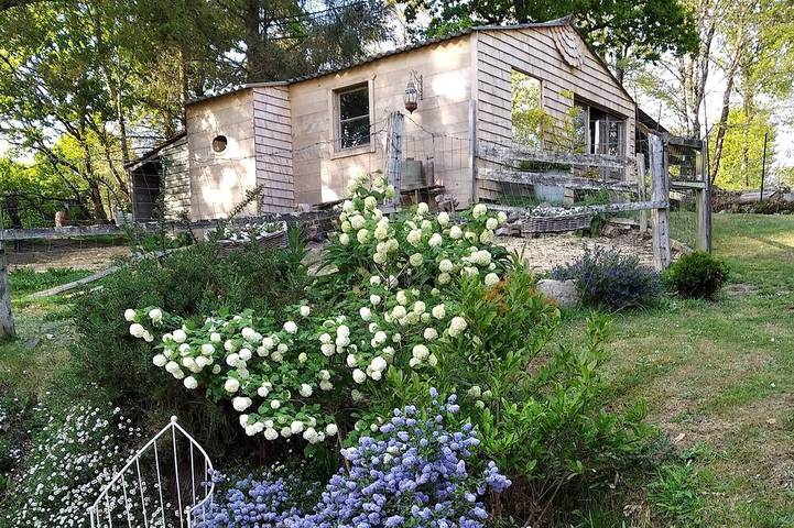 Location de vacances pour 4 personnes, avec terrasse et jardin à Plougonven