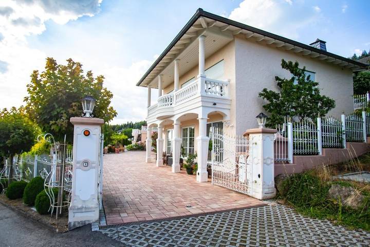 Villa für 7 Personen, mit Ausblick und Garten sowie Seeblick und Sauna in Rheinland-Pfalz - 3