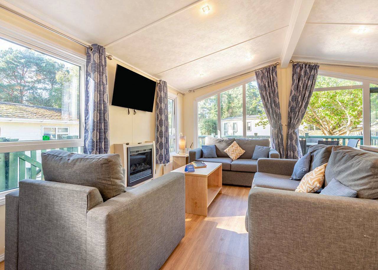 Superior 2, Slps 4, parking, ensuite, decking in Burgh Castle, Great Yarmouth