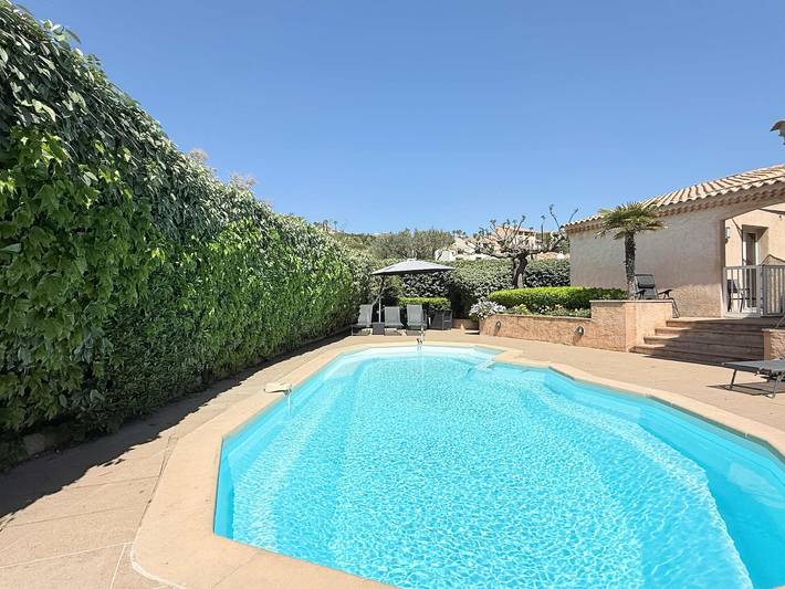 Location de vacances pour 11 personnes, avec jardin et piscine dans Plage de la Gaillarde - 4