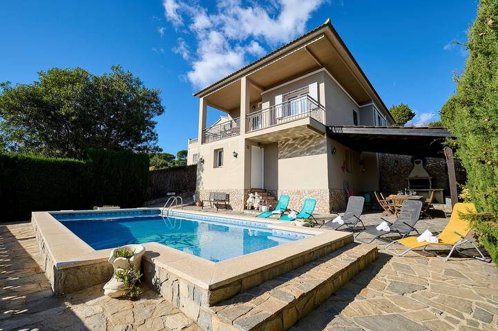 Casa rural para 8 personas, con jardín y terraza en Selva