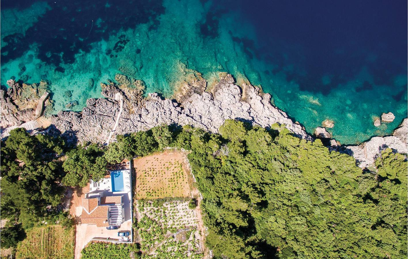 Reizende 1-Zimmer-Wohnung mit Pool, Terrasse und nur wenige Schritte vom Strand entfernt in Potomje, Dubrovnik-Neretva