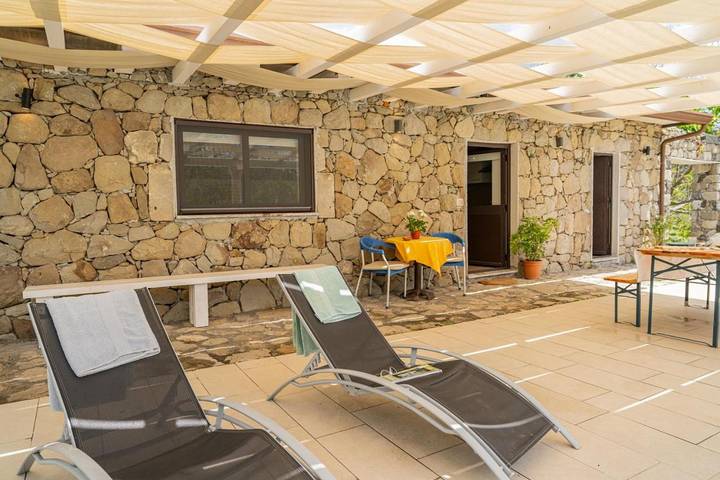 Location de vacances pour 6 personnes, avec jardin et piscine, animaux acceptés à Graniti - 2