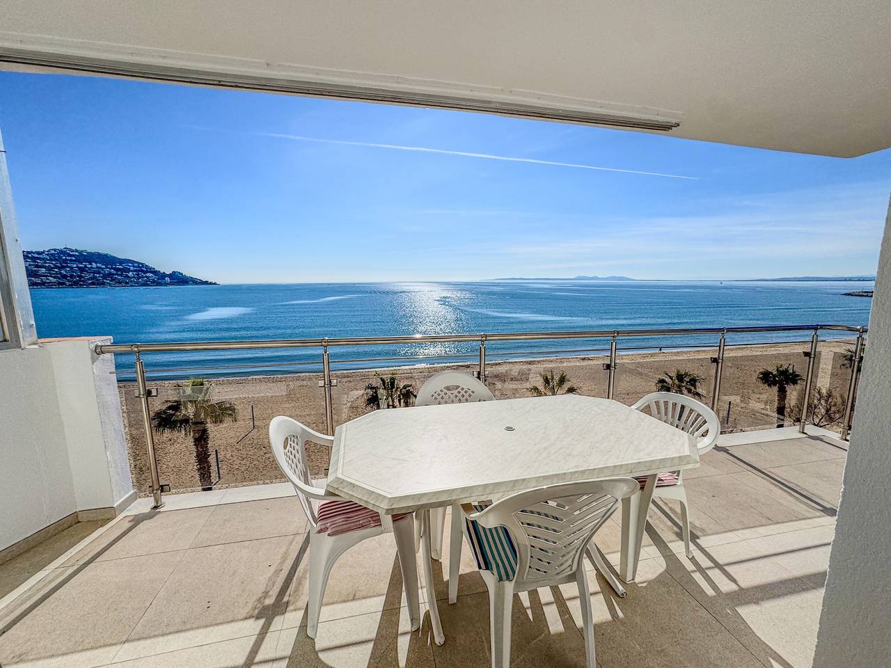 Entire apartment, Holiday apartment for 6 people with terrace in Santa Margarida, Roses