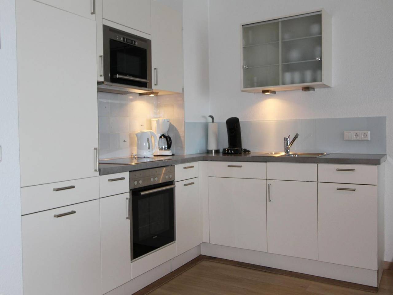 Ganze Wohnung, Hell gestaltete Ferienwohnung in exponierter Lage am Wenningstedter Strand in Wenningstedt, Sylt