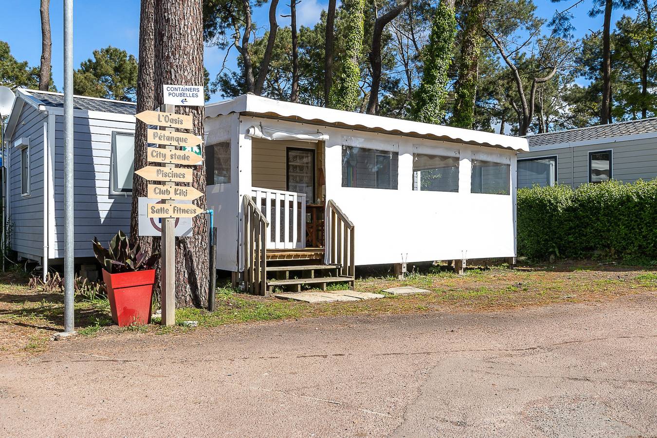 Mobil Home 6 Personnes avec piscine partagée et terrasse privée in Saint-Hilaire-de-Riez, Vallée de la Loire