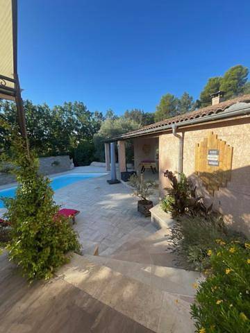 Villa with Garden View in Pierrevert, Regionaler Naturpark Luberon