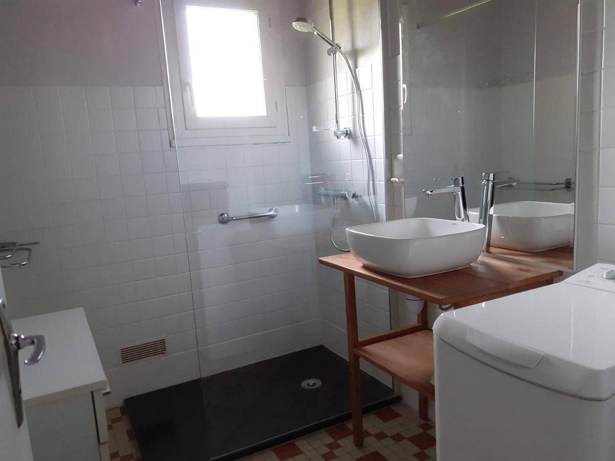 Two-Bedroom House in Puycapel, Région d'Aurillac