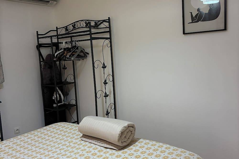Nice, cozy, comfortable house in a quiet area, wifi, with 2 courtyards, 70m2, 2 bedrooms in Belleville-sur-Meuse, Verdun