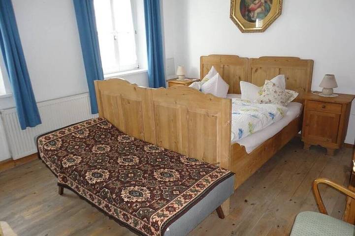 Ganze Wohnung, Unterkunft im ersten Stock in der Mittelgebirgslandschaft des Oberpfälzer Waldes in Tirschenreuth, Ostbayern