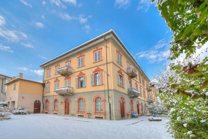 Ganze Wohnung, Sunny Penthouse with Mountain View in Oulx, Via Lattea