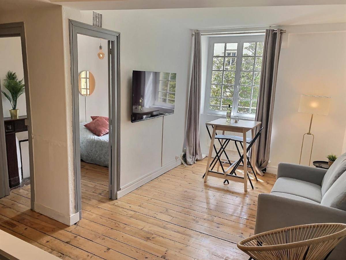 Appartement entier, One-Bedroom Apartment in Pau, Béarn