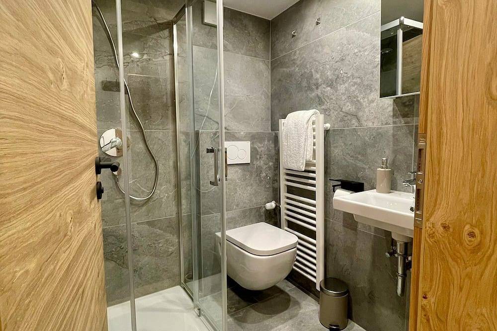 Ganze Wohnung, Ferienwohnung Nr. 2, 1-4 Personen, 40 qm, Dusche/Wc, Balkon, Tv, 1 Schlafzimmer + 1 Wohnschlafzimmer, Obergeschoss in Hintersee, Ramsau bei Berchtesgaden