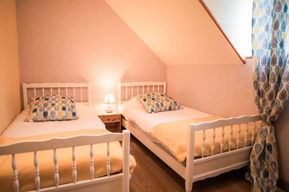 Gîte de charme rénové avec cheminée, terrasse et proche randonnées - Capacité 13 pers. in Saint-Léonard-des-Bois, Parc naturel régional Normandie-Maine