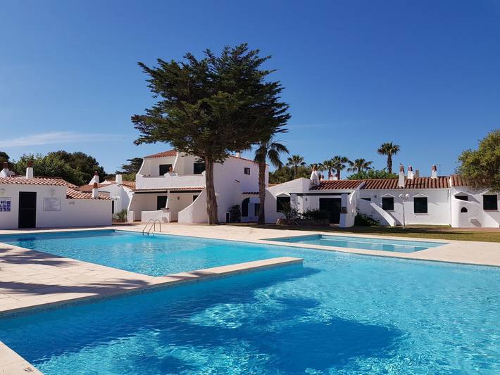 Location de vacances pour 2 personnes, avec jardin et bassin pour enfant à Cala en Bosc