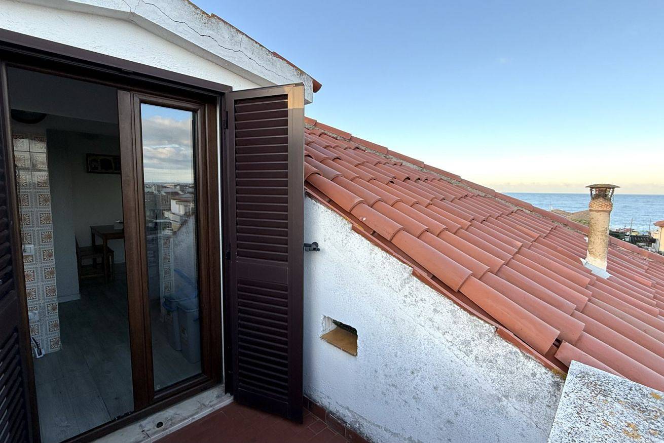 Entire apartment, M416 – Marcelli, attic with sea view a few steps from the beach in Marcelli, Riviera del Conero