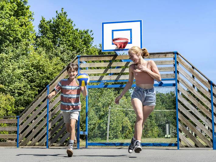 Mobil home pour 6 personnes, avec piscine et terrasse à Landevieille - 3