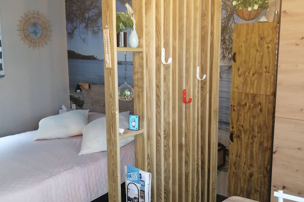 Entire apartment, Charming studio 300 m from the beach of Santa Giulia in Santa Giulia, Porto-Vecchio