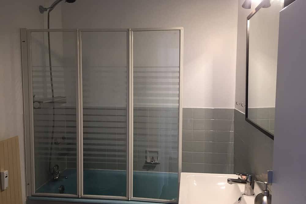 Entire apartment, C - Refurbished accommodation / sleeps 4 in Lans-en-Vercors, Parc naturel régional du Vercors