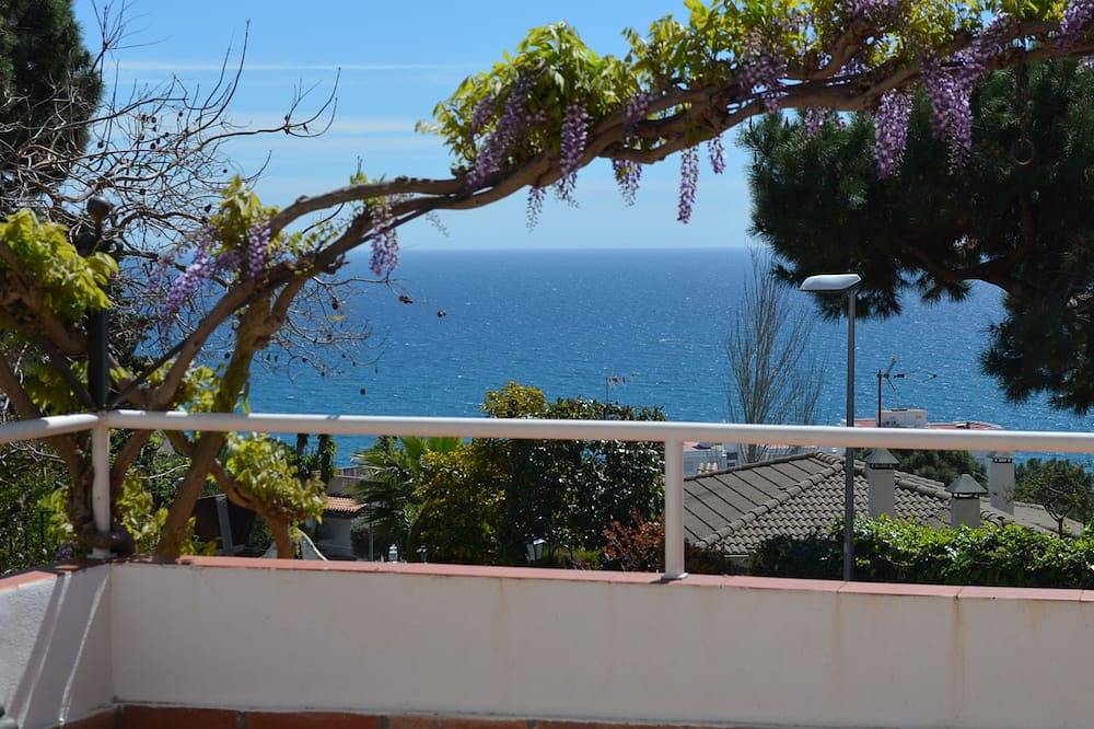 Bright Villa in Sant Pol de Mar, Barcelona. A few minutes walk away to the beach in Sant Pol de Mar, Costa del Maresme