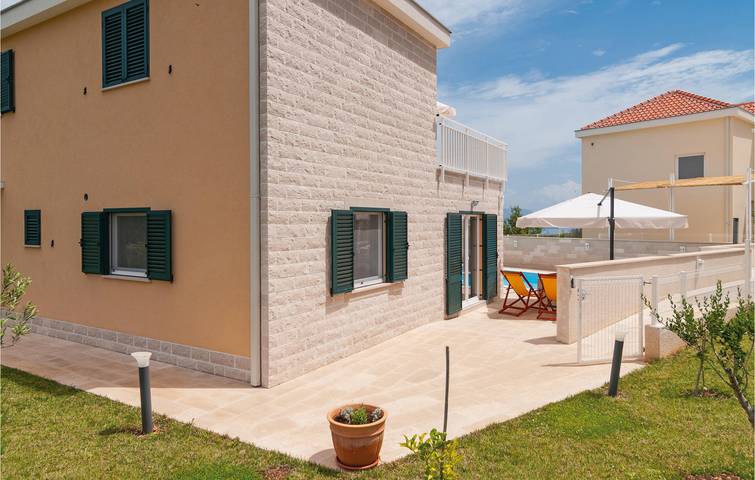 Location de vacances pour 8 personnes, avec terrasse et piscine à Supetar - 4