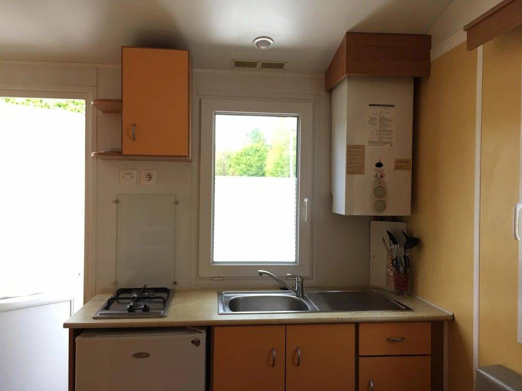 Zecamping 3 étoiles pataugeoire 1km plage pet friendly mobil-home Tv in Thiviers, Périgord Vert