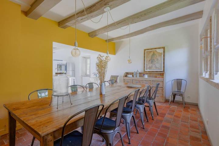 Location de vacances pour 12 personnes, avec vue ainsi que piscine et jardin à Saint-Ythaire - 3