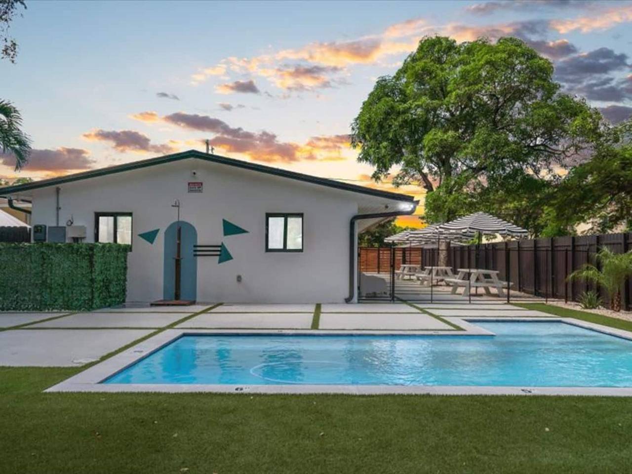 Ganze Wohnung, Sleek & Modern Miami Getaway with Pool Oasis in Miami, Florida