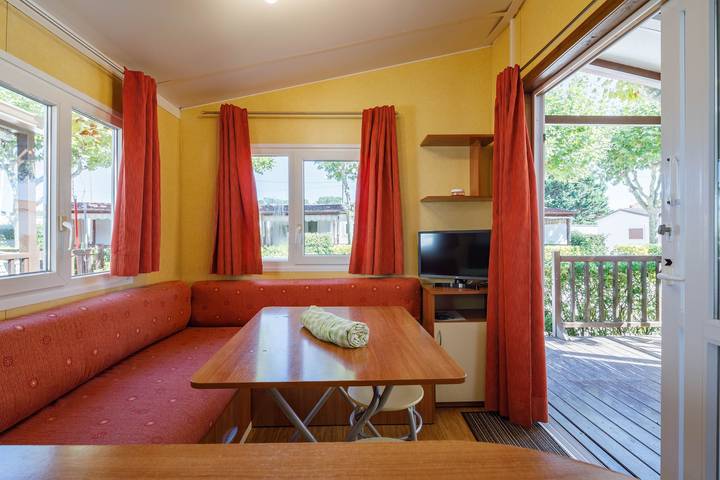 Bungalow 'D' with Private Pool, Private Terrace and Wi-Fi in O Grove, Rías Baixas