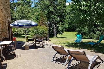 Location de vacances pour 4 personnes, avec jardin ainsi que terrasse et piscine, animaux acceptés à Saint-Vincent-le-Paluel