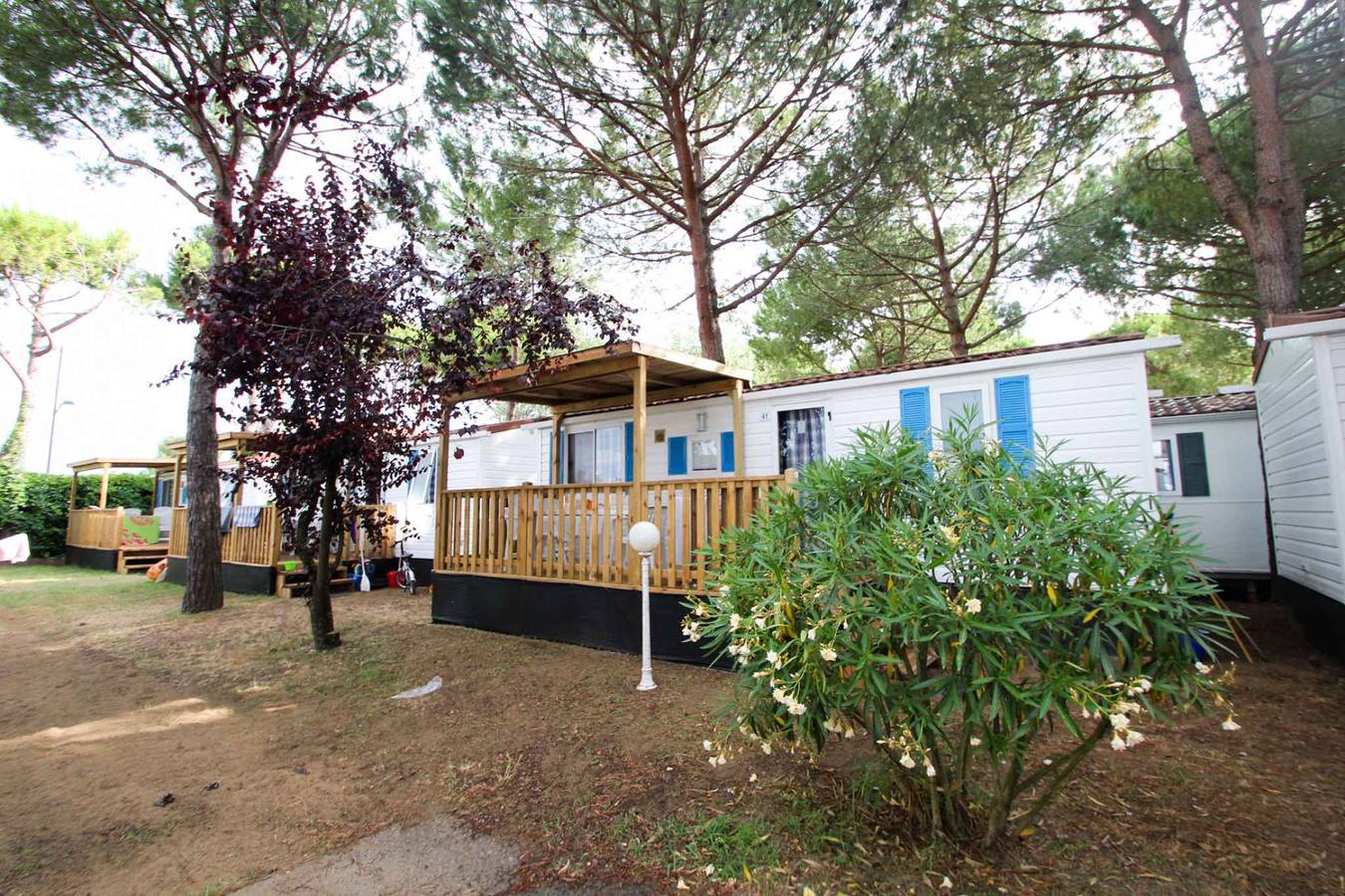 Mobilehome mit Klimaanlage, Terrasse und Pool  in Peschiera del Garda, Gardasee-Berge